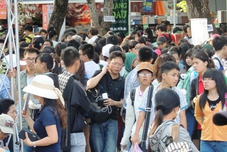 Người trẻ nhịn ăn... mua sách - 1 Các gương mặt trẻ chiếm lĩnh ở Hội sách TPHCM 2014