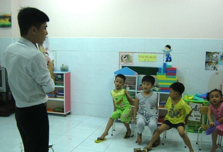 Rối bời độ tuổi trẻ học ngoại ngữ - 2 Tiếng Anh được nhiều trường mần non ở TPHCM đưa vào giảng dạy.
