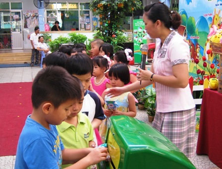 Đủ chiêu kinh hoàng bạo hành tinh thần trẻ - 2 Trẻ không chỉ cần được yêu thương mà còn cần được tôn trọng về thể xác lẫn tinh thần.