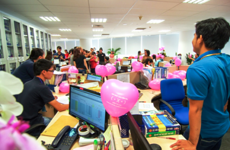 Ngập tràn sắc hồng trong sự kiện bóng hồng 8.3 ở văn
phòng tập đoàn Samsung