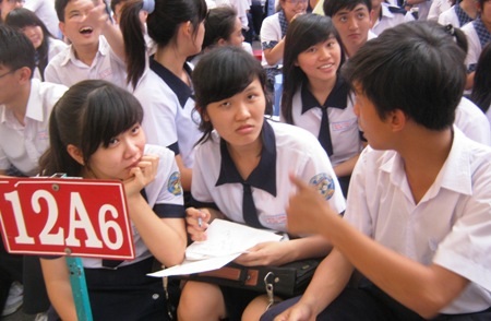 Cử nhân thất nghiệp, học sinh vẫn ào ào vào đại học - 2 Hầu hết học xong 12, các em đều chọn mục tiêu thi vào ĐH, CĐ.