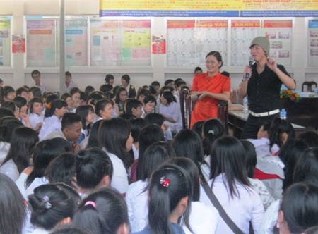Khi chuyên gia gây “nhiễu sóng” ở trường học - 2 Các chuyên đề ngoài chương trình học cung cấp cho học trò rất nhiều thông tin, kiến thức.