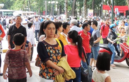 Ngạt thở chờ mua vé vào Dinh Thống Nhất