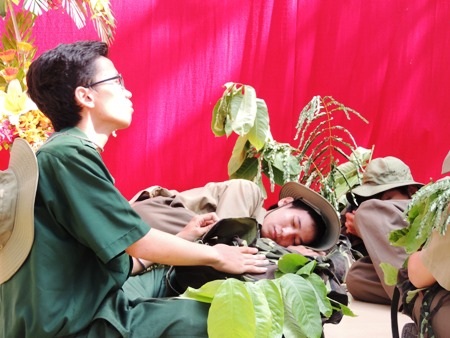 Xúc động nghe cô giáo đọc thư gửi chồng ở đảo xa - 3 Xúc động nghe cô giáo đọc thư gửi chồng ở đảo xa