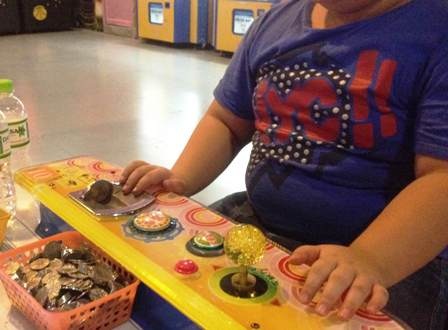 Trẻ mầm non “đốt” tiền triệu vào trò bắn cá - 3 Rất nhiều trẻ nhỏ là con nghiện của trò chơi bắn cá đầy tính đỏ đen