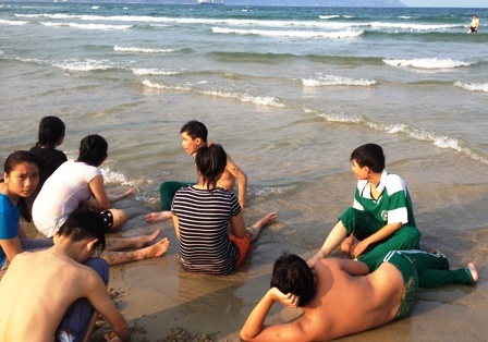 Ngày hè, cạm bẫy từ sông nước là mối nguy rất lớn đối với sự an toàn học trò. 