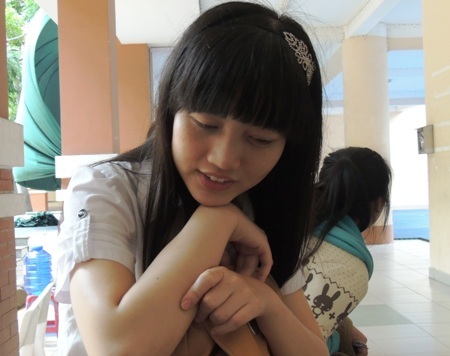 Cảm phục nghị lực của cô gái khiếm thị thi đại học - 4 Cảm phục nghị lực của cô gái khiếm thị thi Đại học