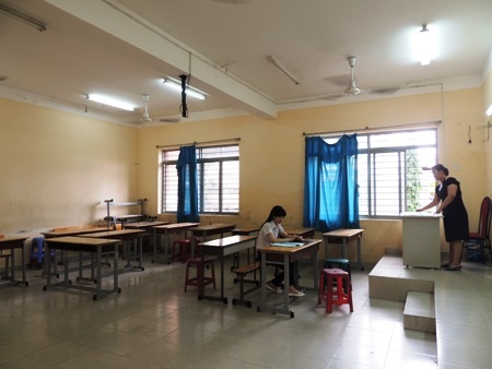 Cảm phục nghị lực của cô gái khiếm thị thi đại học - 14 Và em đang theo đuổi, chinh phục hành trình vào đại học bằng những nét chữ này.