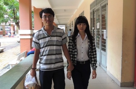 Cảm phục nghị lực của cô gái khiếm thị thi đại học - 1 Cảm phục nghị lực của cô gái khiếm thị thi Đại học