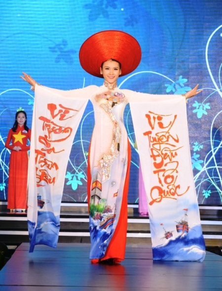 Nữ sinh Sài thành xinh đẹp đăng quang Miss áo dài 2014 - 4 Mỹ Khôi trong phần thi áo dài trắng nữ sinh...