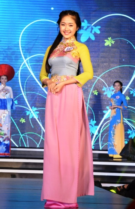 Nữ sinh Sài thành xinh đẹp đăng quang Miss áo dài 2014 - 6 Cô gái đến từ Đà Nẵng, Võ Thị Tính được trao giải nữ sinh tài năng.