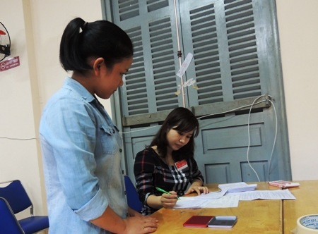 Nhiều thí sinh phải lăn dấu vân tay… nhận diện