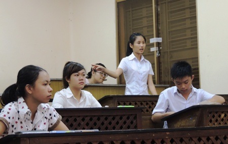 Nhiều thí sinh phải lăn dấu vân tay… nhận diện