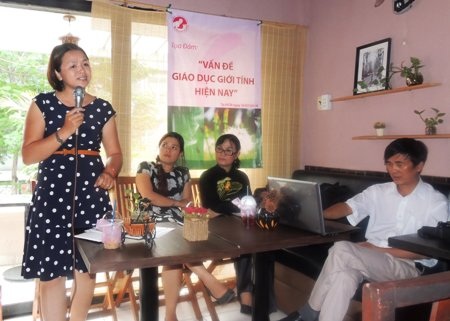 “Vấn nạn” nữ sinh tự nguyện trao thân - 1 Học trò trao thân dễ như... ăn kẹo