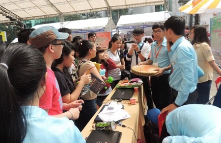 Trượt đại học: Tại sao phải sốc? - 2 Không ít học trò gánh áp lực phải vào ĐH rất nặng nề (Ảnh minh họa)