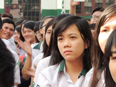 Trượt đại học: Tại sao phải sốc? - 1 Không ít học trò gánh áp lực phải vào ĐH rất nặng nề (Ảnh minh họa)