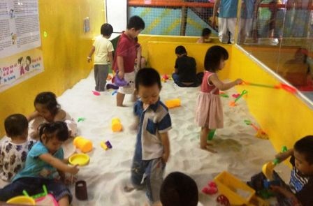 Cả nhà nháo nhác vì trẻ mầm non nghỉ học chờ khai giảng