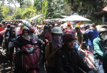 Vã mồ hôi lên chùa dự lễ Vu Lan