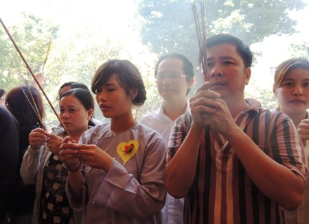 Nhiều chùa tổ chức nấu cơm chay miễn phí cho người  hành hương trong ngày rằm tháng Bảy.