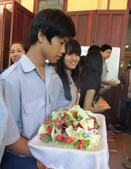 Nhiều chùa tổ chức nấu cơm chay miễn phí cho người  hành hương trong ngày rằm tháng Bảy.