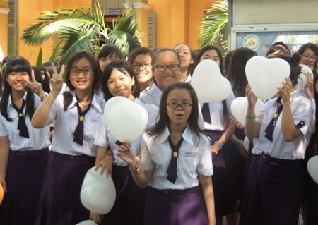 Học trò ngôi trường hơn 100 tuổi nô nức trong ngày khai giảng năm học mới 2014 - 2015