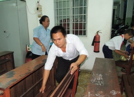 Tâm sự của chàng trai 22 tuổi vào học lớp... 1 - 3 Đàn anh của lớp nên cậu lo hết những việc quá sức các em nhỏ.
