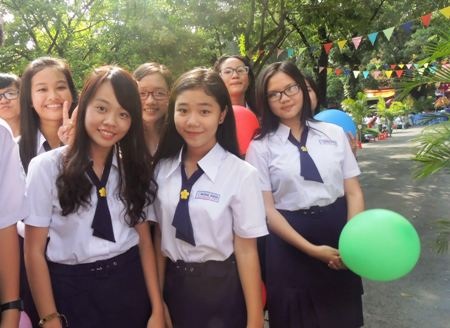 Học trò ngôi trường hơn 100 tuổi nô nức trong ngày khai giảng năm học mới 2014 - 2015