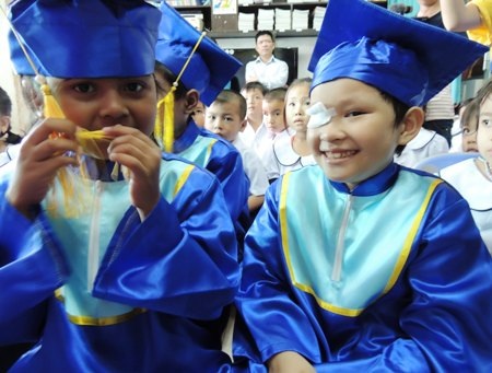 Có học sinh vừa mổ xong, vết thương vẫn còn chưa lành