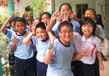 “Chấm điểm” bằng nhận xét: Băn khoăn - 1 Học sinh sẽ giảm được áp lực học tập, ganh đua khi đánh giá bằng nhận xét thay cho điểm số.