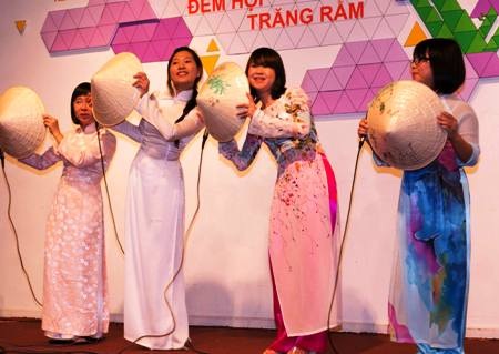Du học sinh ở Úc tổ chức trung thu nơi xứ người - 1 Du học sinh ở Úc tổ chức trung thu nơi xứ người
