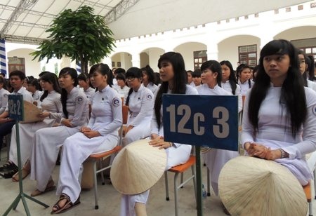 Chủ tịch nước Trương Tấn Sang đánh trống khai trường tại Long An - 6 Chủ tịch nước đánh hồi trống khai trường.