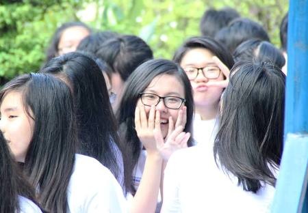 Nữ sinh ngôi trường 100 tuổi tươi tắn đón năm học mới - 5 Năm học này, trường đón hơn 600 tân học sinh lớp 10.