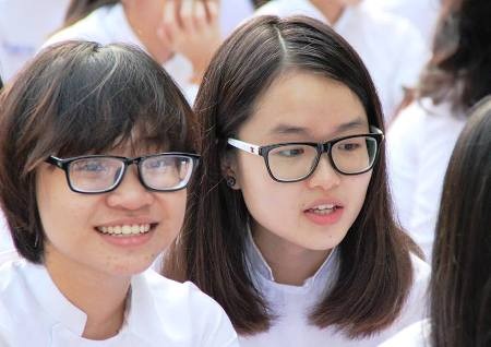 Nữ sinh ngôi trường 100 tuổi tươi tắn đón năm học mới - 7 Năm học này, trường đón hơn 600 tân học sinh lớp 10.