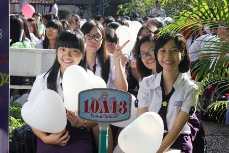 Nữ sinh ngôi trường 100 tuổi tươi tắn đón năm học mới - 8 Năm học này, trường đón hơn 600 tân học sinh lớp 10.