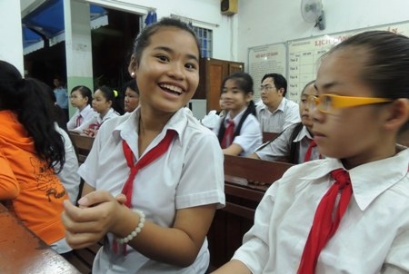 Lễ khai giảng vào... ban đêm - 4 Với học sinh trường phổ cập, lễ khai giảng là điều khẳng định mình được đến trường