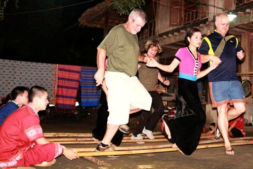 Đây cũng là nơi du khách có thể trải nghiệm những đặc sắc về văn hóa, con người vùng núi Mai Châu.