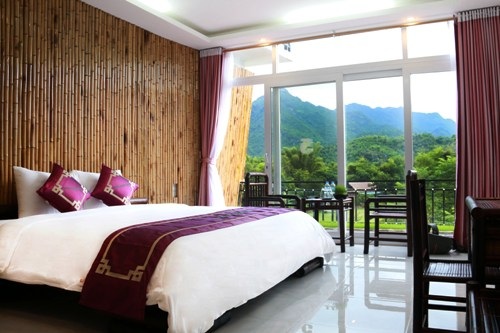 Mai Châu Sunset – Boutique Hotel được trang trí bằng tre.