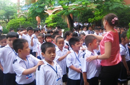 Bỏ chấm điểm học sinh tiểu học: Giáo viên hoảng vì sổ sách nặng nề - 3 Một giáo viên bộ môn có thể phải vào sổ theo dõi nhận xét hàng ngàn học sinh mỗi tháng