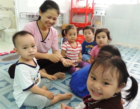 Trường học “bỏ rơi” trẻ dưới 18 tháng tuổi - 2 Ngay các trường tư thục cũng không mặn mà nhận trẻ quá nhỏ tuổi