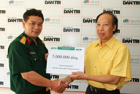Nhiều bạn đọc ủng hộ “Một triệu cuốn vở đến với vùng sâu vùng xa” - 4 Nhiều bạn đọc ủng hộ “Một triệu cuốn vở đến với vùng sâu vùng xa” - 4