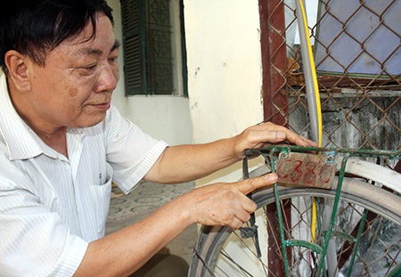Người cựu binh 16 năm đạp xe tìm mộ liệt sĩ - 2 Người cựu binh 16 năm đạp xe tìm mộ liệt sĩ - 2