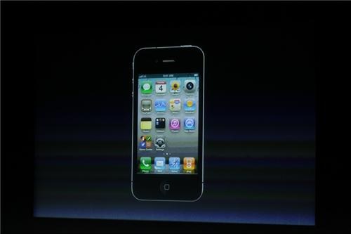 Apple ra mắt iPhone 4S cấu hình "khủng", iPhone 5 "bặt tăm" - 11 Apple ra mắt iPhone 4S cấu hình "khủng", iPhone 5 "bặt tăm" - 11