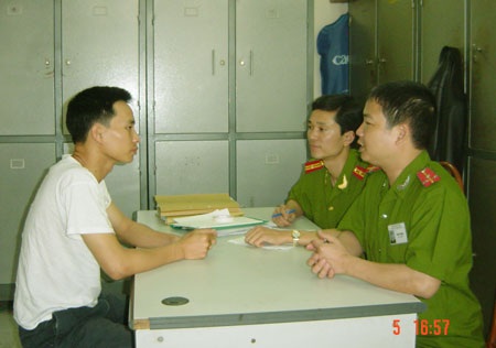 Ly kỳ chuyện hỏi cung tên giết người câm, điếc và mù chữ - 1