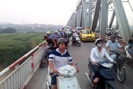 Hà Nội: Thuê taxi lên cầu Chương Dương tự tử - 2 Hà Nội: Thuê taxi lên cầu Chương Dương tự tử - 2