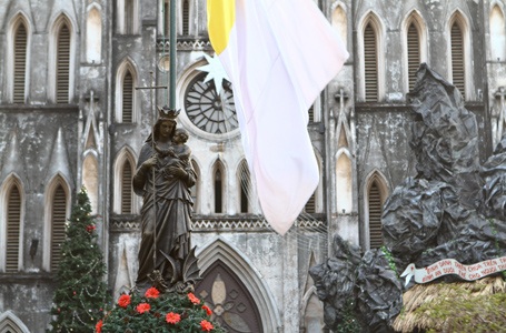 Chùm ảnh: Hà Nội sẵn sàng cho đêm Giáng sinh - 7