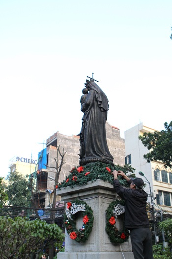 Chùm ảnh: Hà Nội sẵn sàng cho đêm Giáng sinh - 9