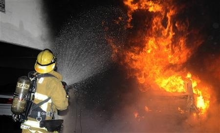 Hollywood hoảng loạn vì các vụ cháy xe bí hiểm - 1