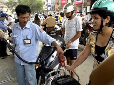 Bộ trưởng Vương Đình Huệ: "Sẽ tiếp tục minh bạch hóa xăng dầu" - 1 Bộ trưởng Vương Đình Huệ: "Sẽ tiếp tục minh bạch hóa xăng dầu" - 1