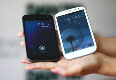 Galaxy S III so dáng với Galaxy Nexus tại Việt Nam