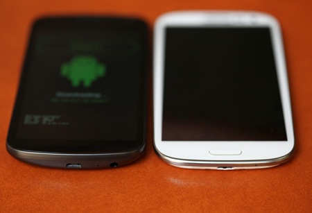 Galaxy S III so dáng với Galaxy Nexus tại Việt Nam